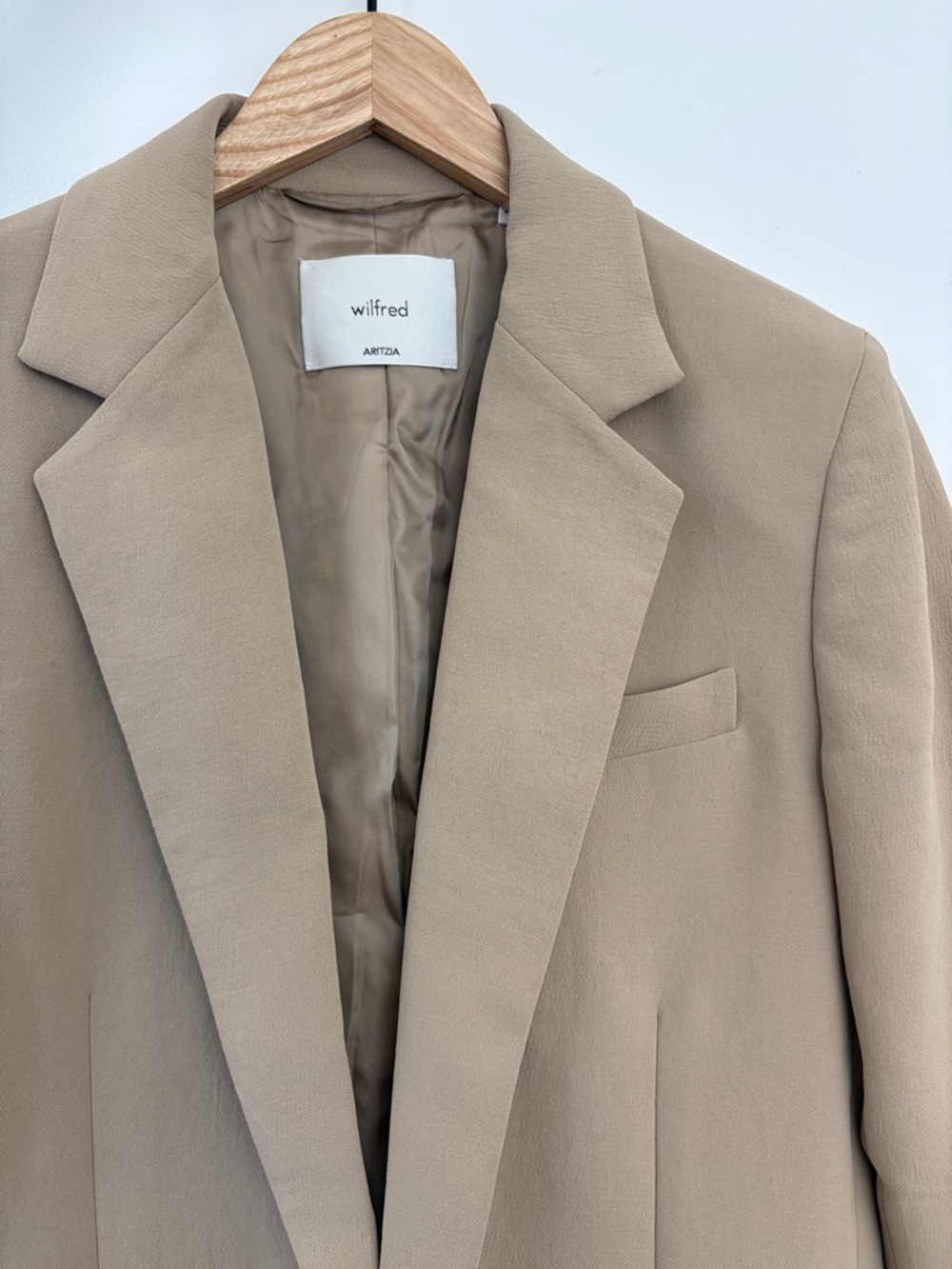 Aritzia Wilfred Crepette Beige Tailored Blazer